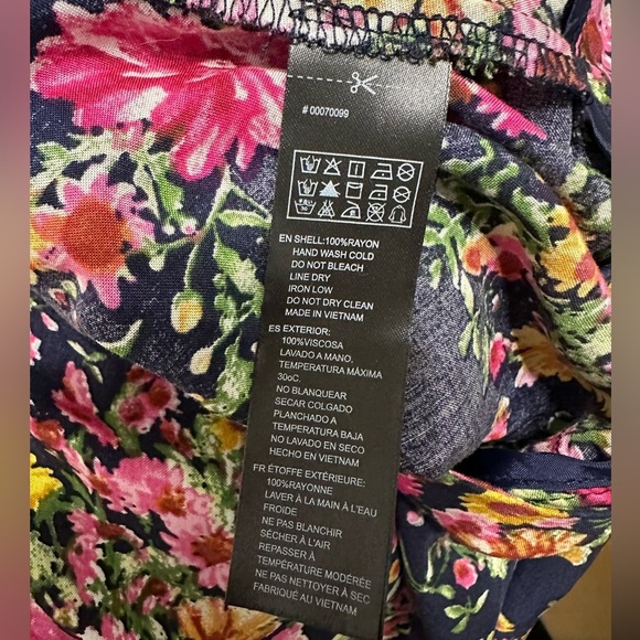 🌺 Beautiful flowers printed long skirt side zipper excellent condition. - Picture 3 of 8